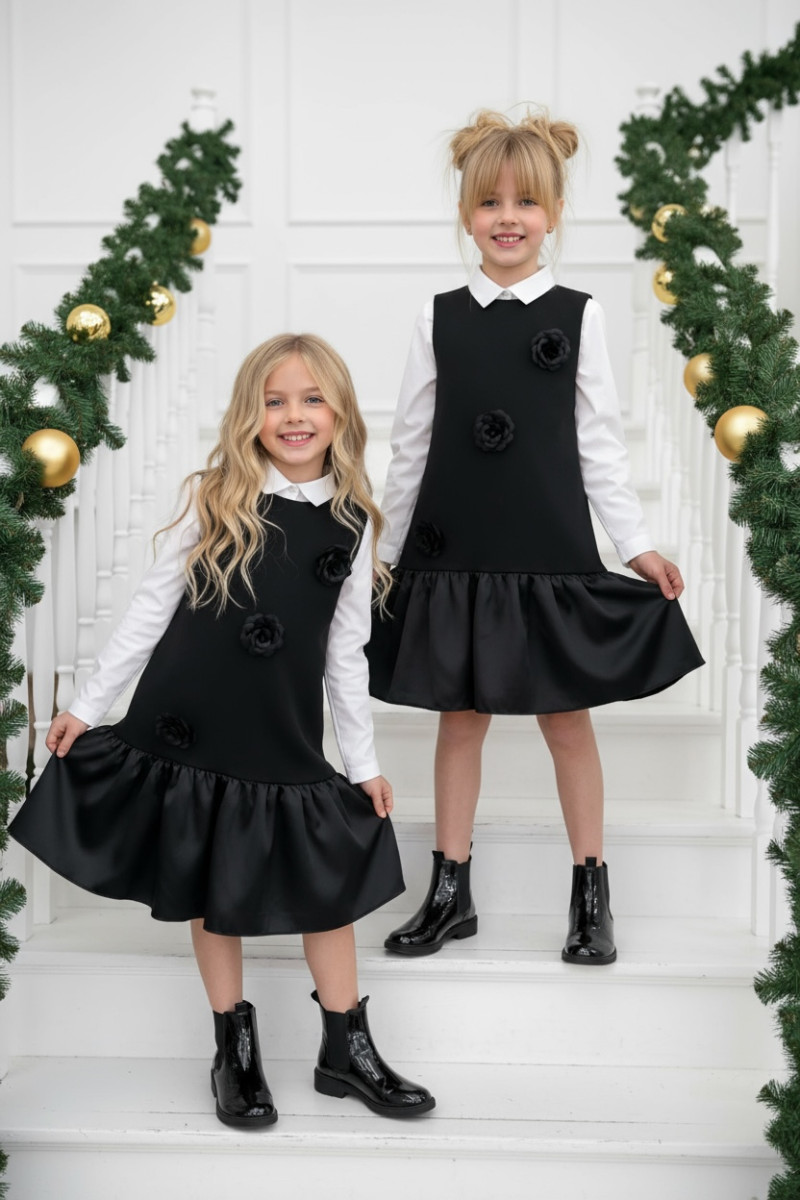 Sukienka + trzy broszki różyczki