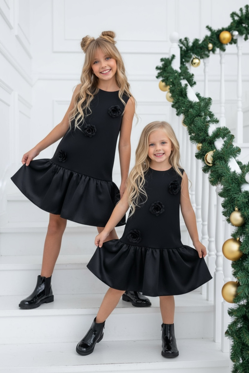 Sukienka + trzy broszki różyczki