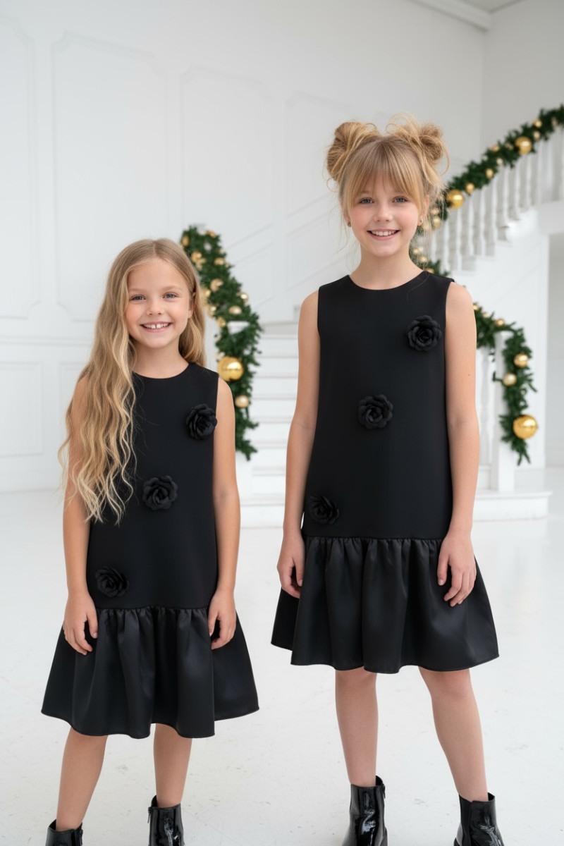 Sukienka + trzy broszki różyczki